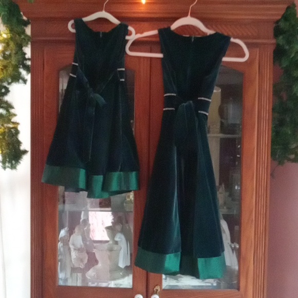 GEORGOUS Rare Edition green velvet holiday dresses. Sizes 8 and 4. - Picture 4 of 4